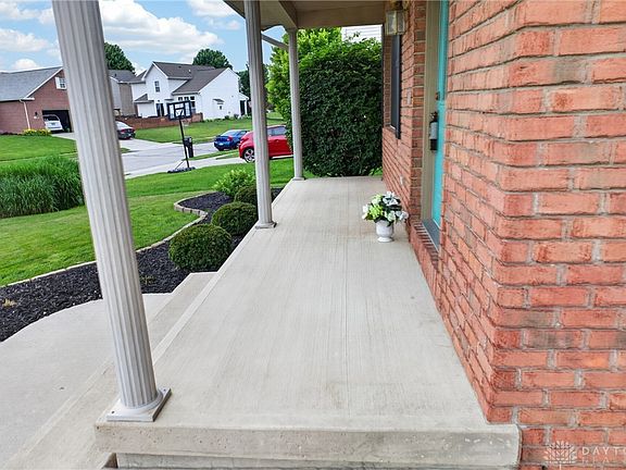 4th image of 445 Clover Hill Dr