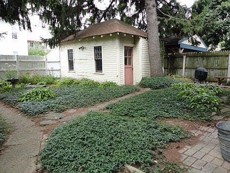 3rd image of 2847 N Farwell Ave