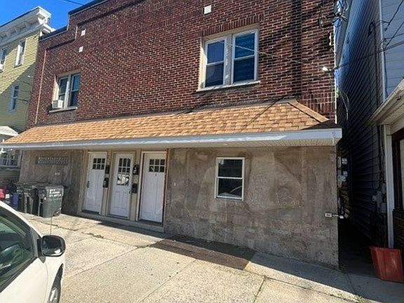 2nd image of 233 E Ridge St #5