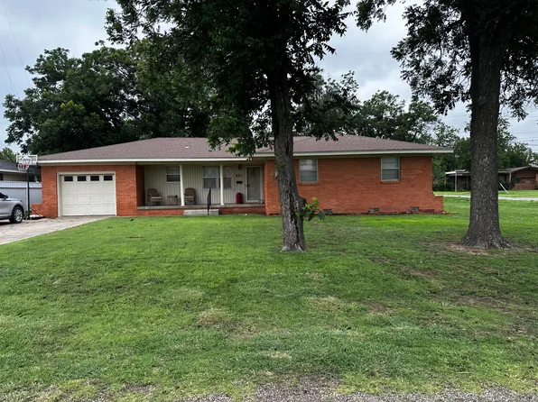 821 E 11th St, Snyder, OK 73566