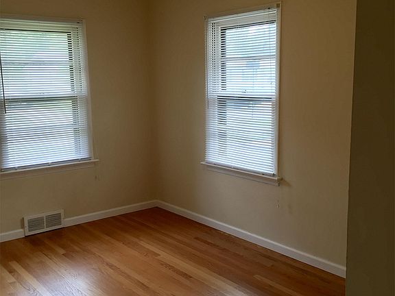 5th image of 8 Norine Ct