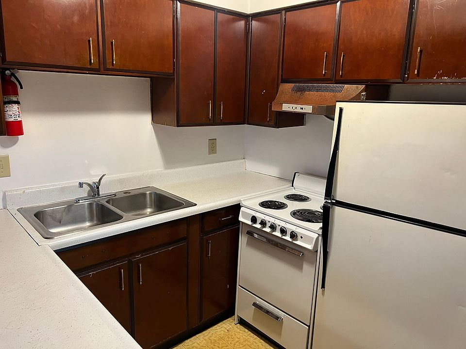 2nd image of 920 Greenbrier Rd #6