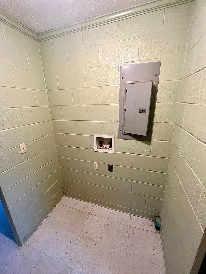 370 E Gordon Ave — Photo 4