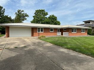 909 N Henrietta St, Effingham, IL 62401