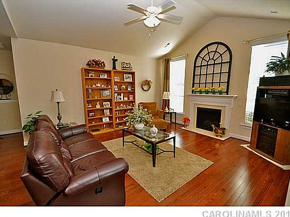 2nd image of 2208 N Castle Ct