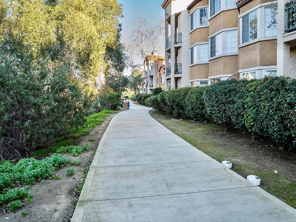 Walking and biking paths along the San Diego River....