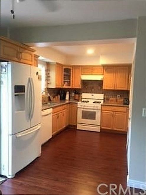 Spacious Kitchen & Pantry