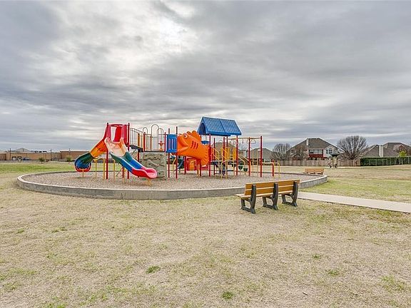 4th image of 405 Coral Vine Ln