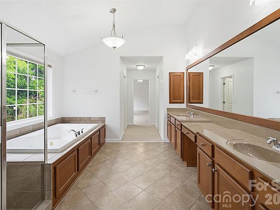 4th image of 6405 Chadwell Ct