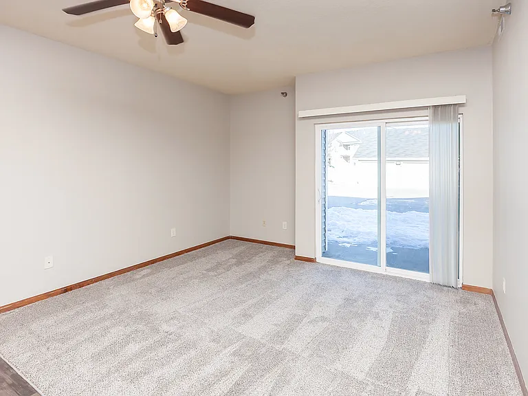 Silver Oak Condos — Photo 28