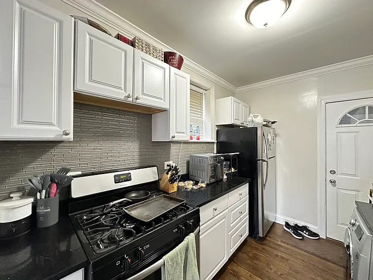 3839 N Greenview Ave #W2 — Photo 3