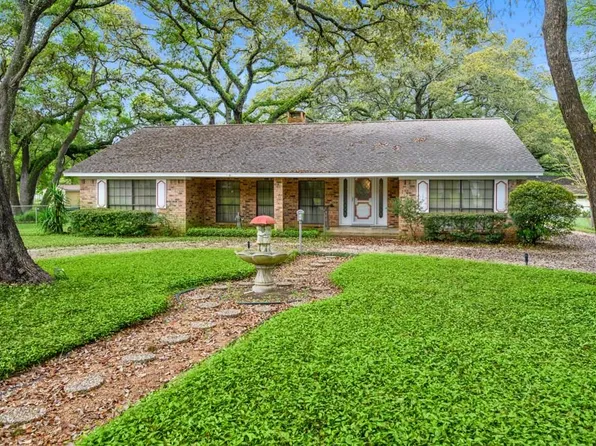 103 Memorial Ln, Columbus, TX 78934