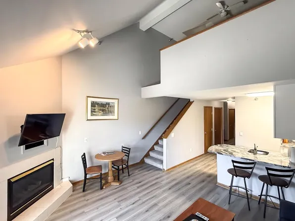 111 Center STREET #403, Lake Geneva, WI 53147