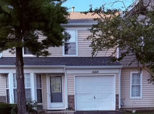 1660 College Green Dr, Elgin, IL 60123