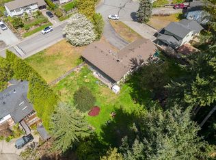 21190 Glenwood Ave, Maple Ridge, BC V2X 8K5