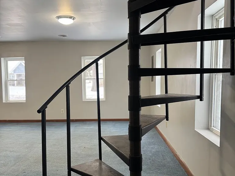 207 E Oak St — Photo 8