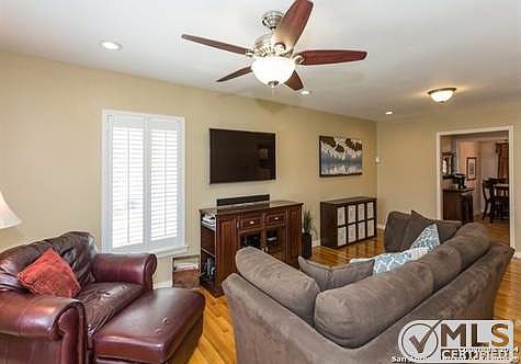 5th image of 261 Lyman Dr