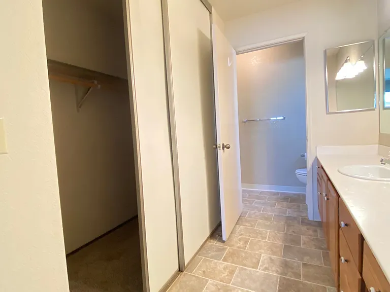 500 Cloudview Dr — Photo 26