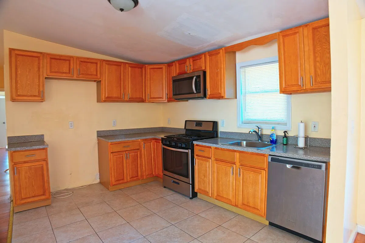 1095 Pinebrook Ct — Photo 2