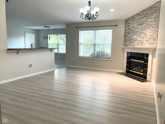 2nd image of 1058 Sugar Maple Dr