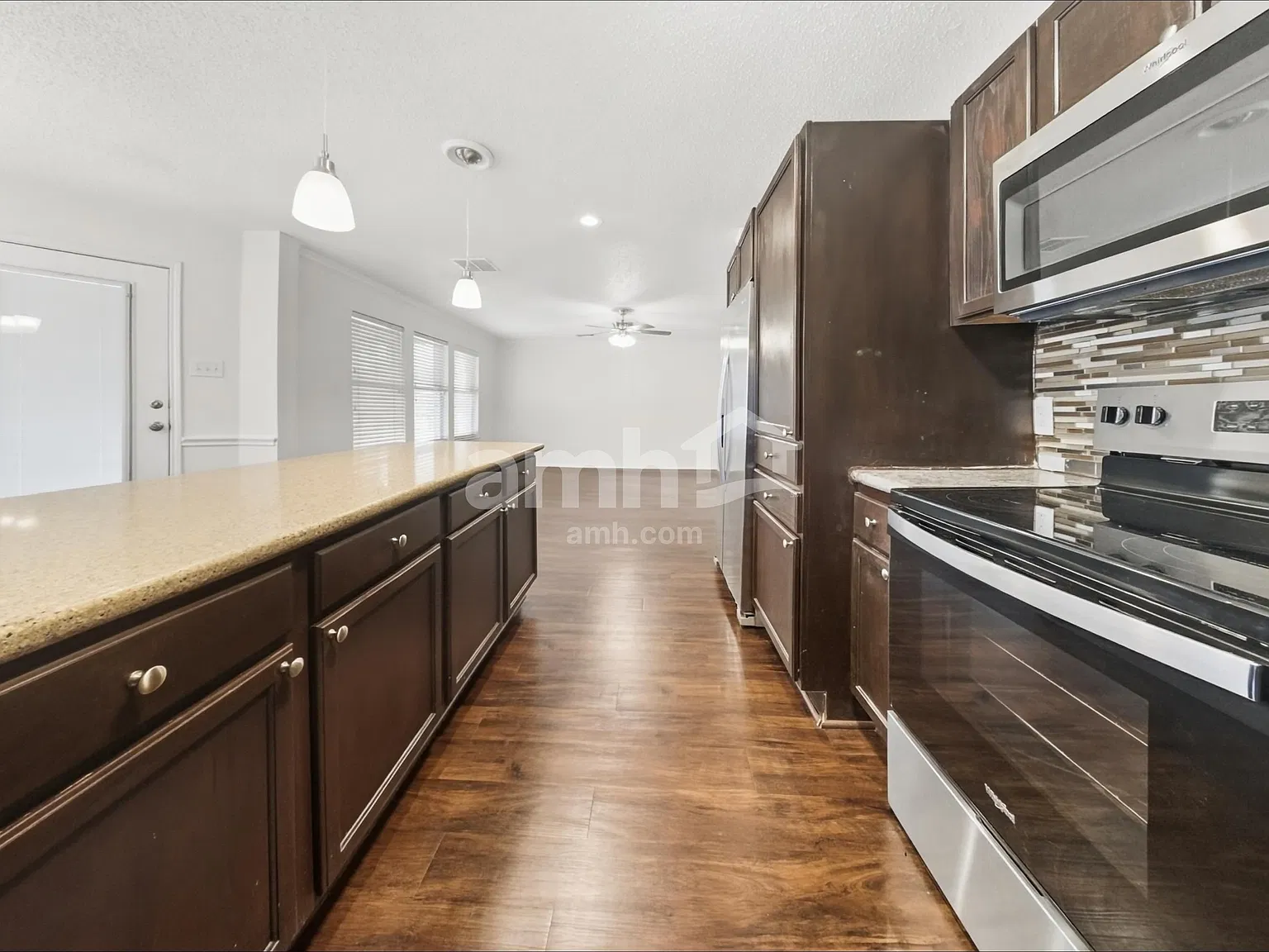 4 bed, 2.5 bath, 2644 sqft, $2,570 — Photo 3