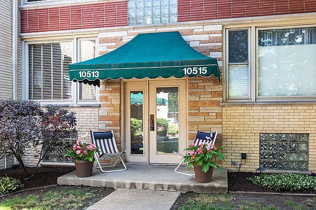 1st image of 10513 S Artesian Ave #1