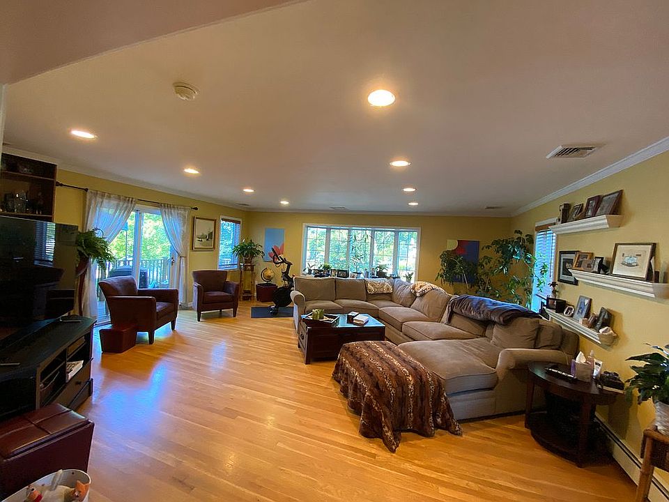 2nd image of 43 Harbor Rd
