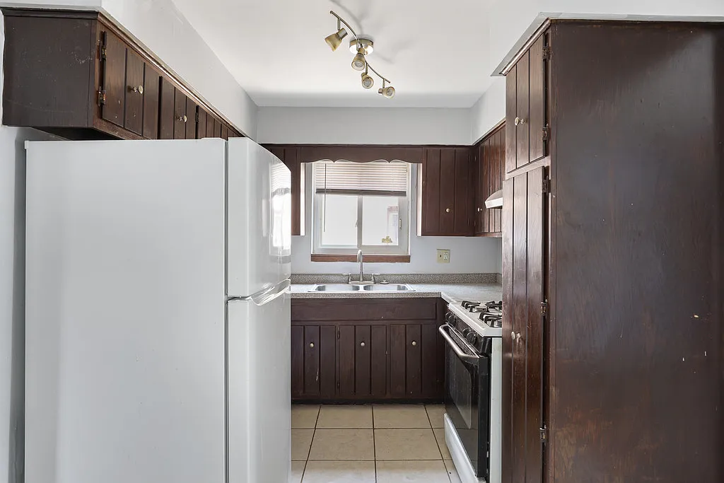 2 bed, 900 sqft, $1,500 — Photo 4