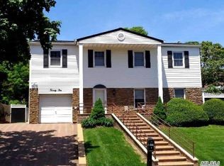 21 Spruceton St, Selden, NY 11784