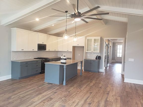 Vault with shiplap/beams