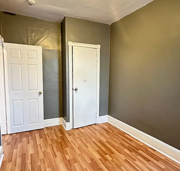 920 E Schiller St — Photo 9