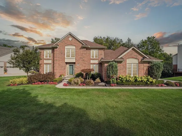 24435 Nantucket Dr, Novi, MI 48374