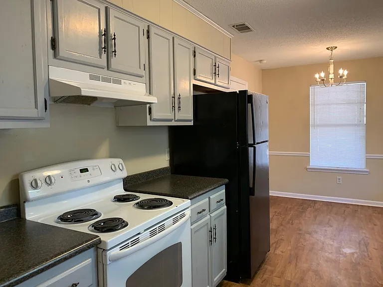 814 Robin Hood Trl — Photo 9