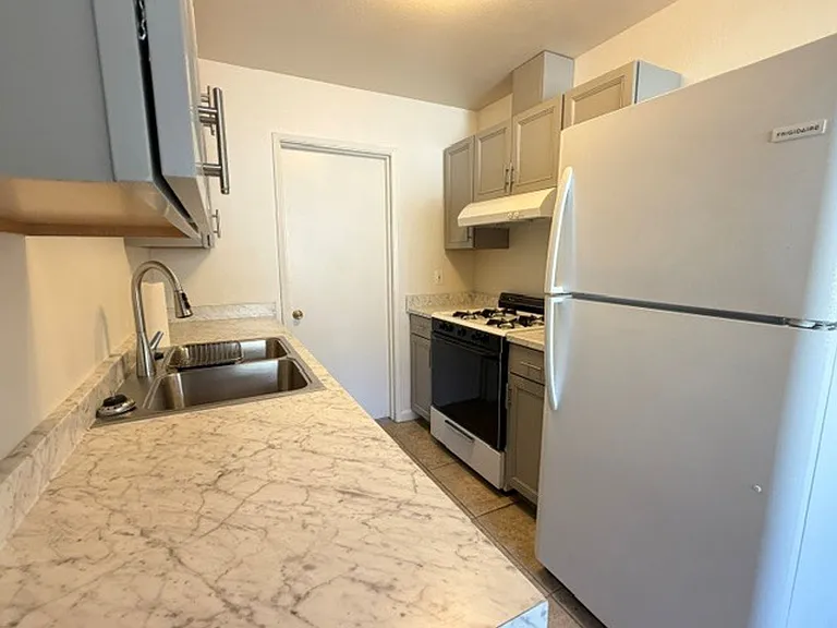 3556 Thunder Dr — Photo 5
