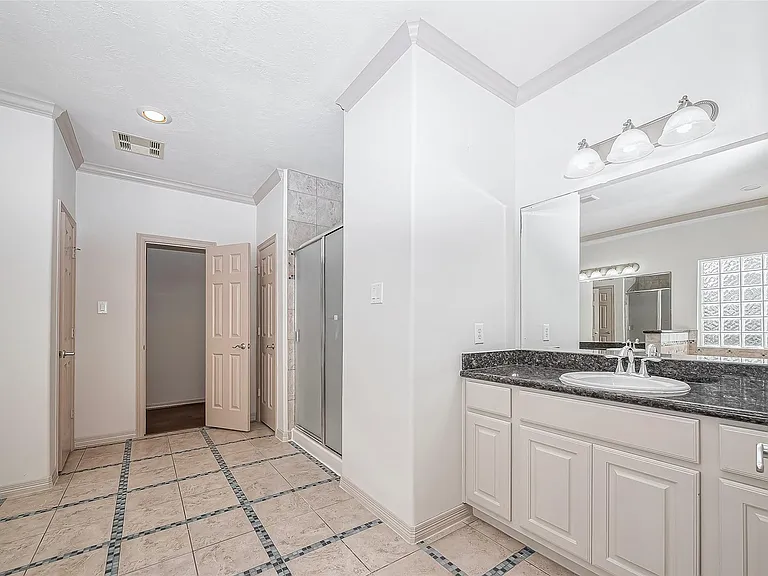 1522 Olive Park — Photo 30