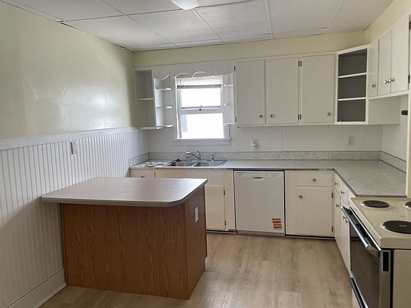 2nd image of 132 W 5th St