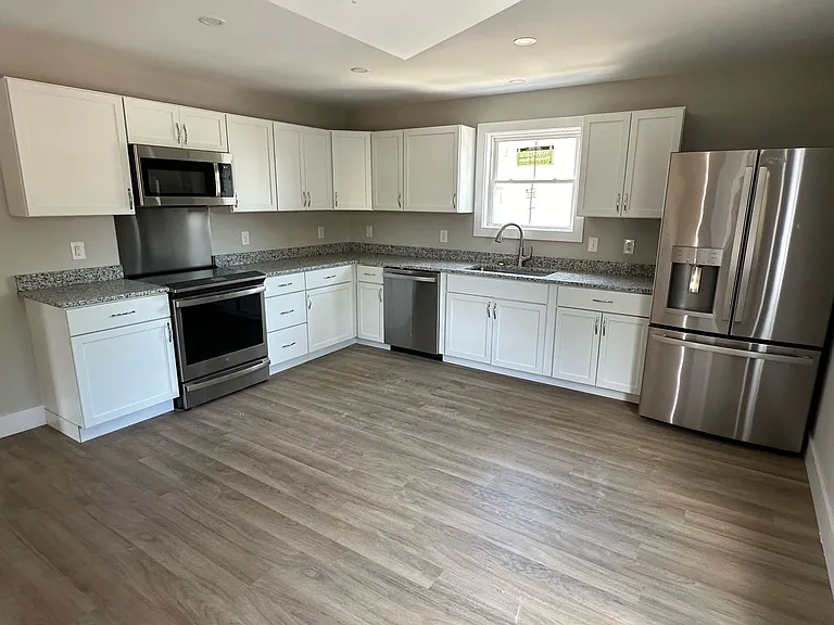 1205 S Rogers St — Photo 11