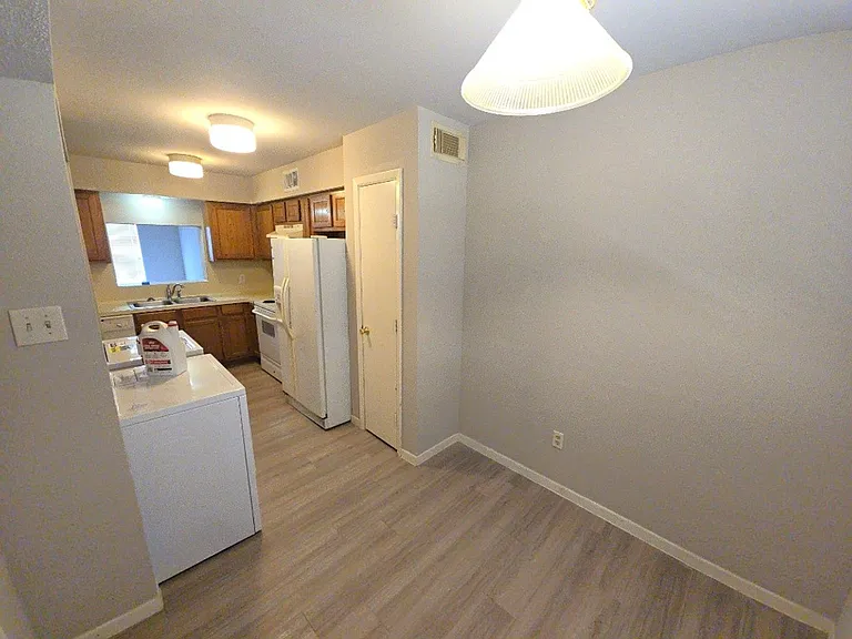 15625 Weldon Dr — Photo 3