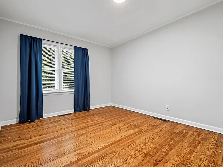 2703 Ashland St — Photo 15