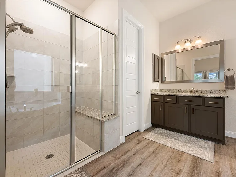 725 Millcreek Ln — Photo 21