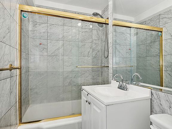 5th image of 140 E 56th St APT 7G