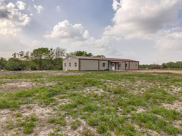 100 County Road 4140 — Photo 6