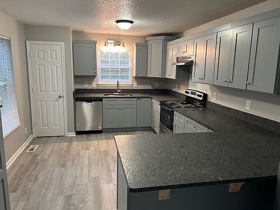 5th image of 1741 Baltimore Dr APT D