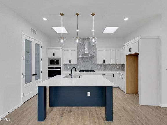 3rd image of 6058 Mint Park St