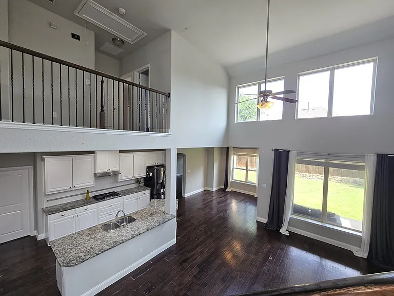 8704 McCutchins Dr — Photo 5