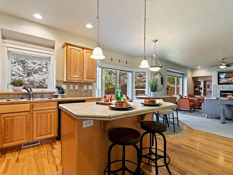 2516 E Alpomado Ct — Photo 11