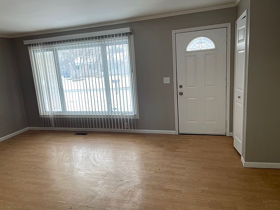 4th image of 20411 Williamson St
