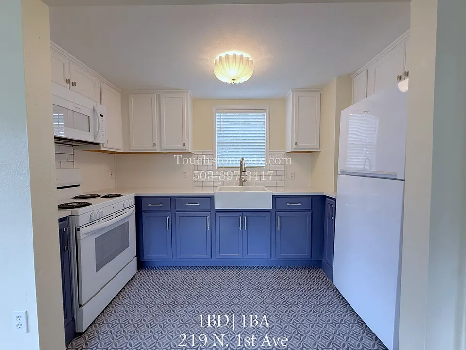 102 NE Main St