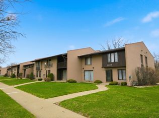 1050 Holbrook Rd APT Q, Homewood, IL 60430