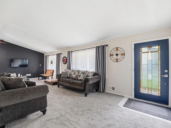 2nd image of 6008 N Michigan Ave